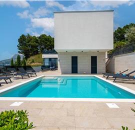 5 bedroom beachfront villa with heated pool near Omis, sleeps 9